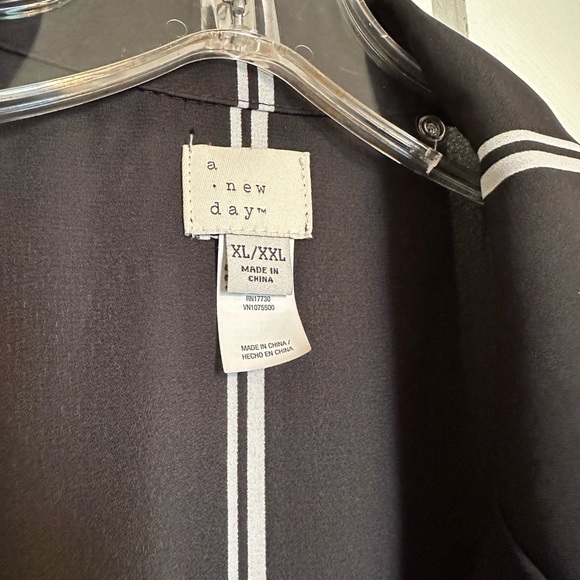 Sleeveless, open-front duster - Picture 2 of 5